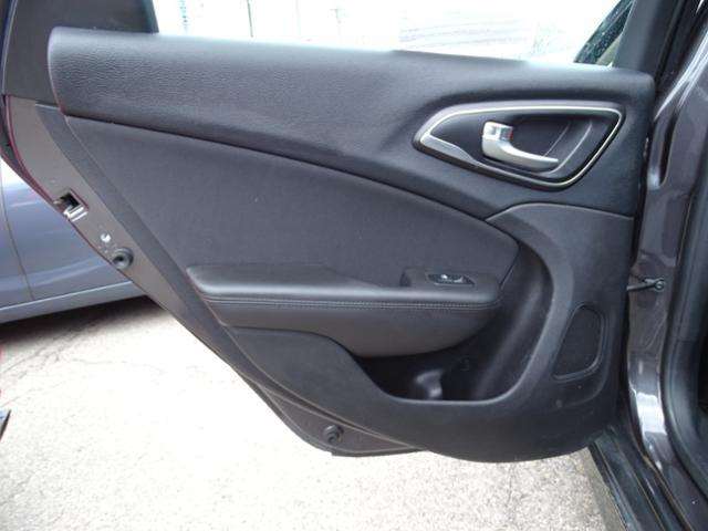 2016 Chrysler 200 Limited 4Dr Sedan